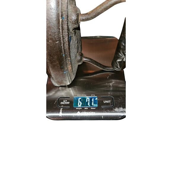 Vintage Cast Iron Clothes Iron With Decorative Handle 7bls 6.5x5inches Door Stop - Picture 10 of 10